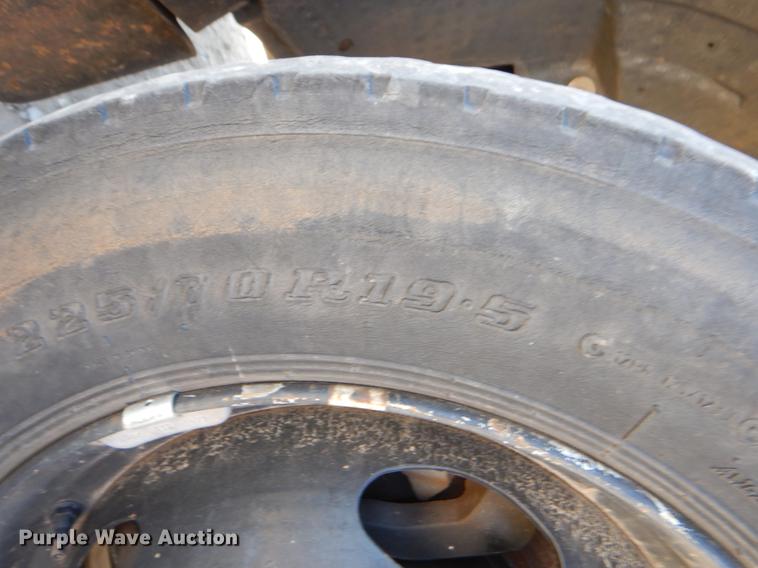 image for item EJ9827 2007 Ford F550 Super Duty XL flatbed truck