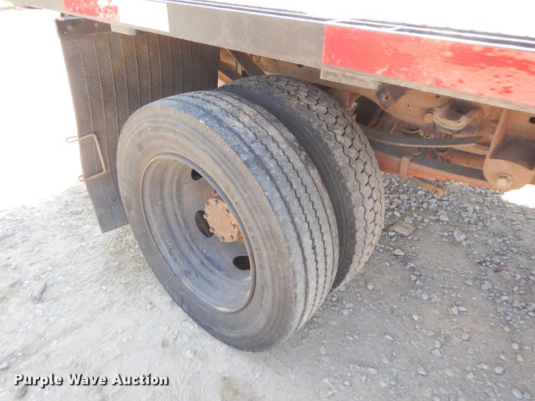 image for item EJ9827 2007 Ford F550 Super Duty XL flatbed truck