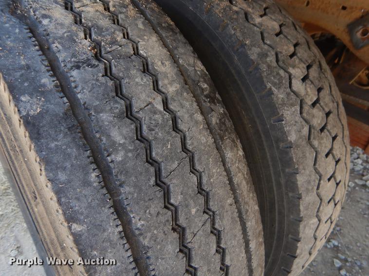 image for item EJ9827 2007 Ford F550 Super Duty XL flatbed truck