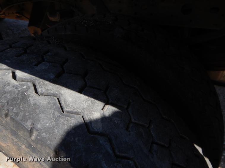 image for item EJ9827 2007 Ford F550 Super Duty XL flatbed truck