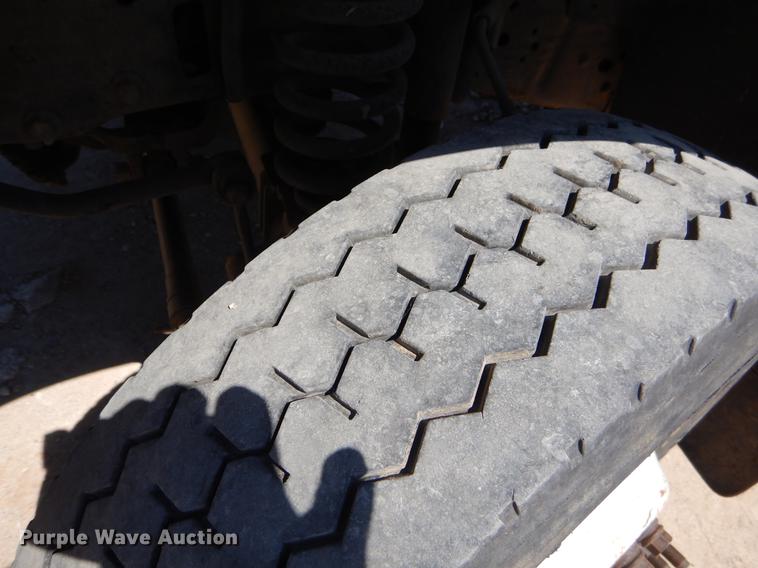 image for item EJ9827 2007 Ford F550 Super Duty XL flatbed truck