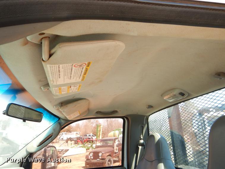 image for item EJ9827 2007 Ford F550 Super Duty XL flatbed truck