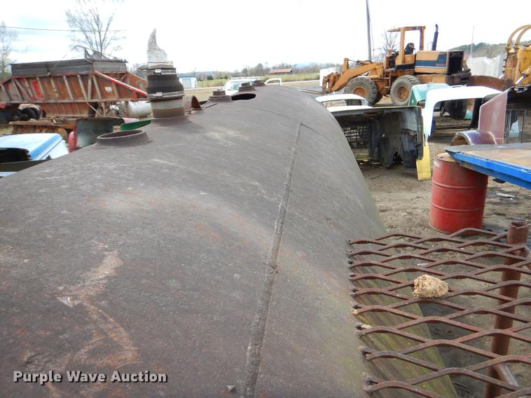 image for item EJ9848 (2) tanks