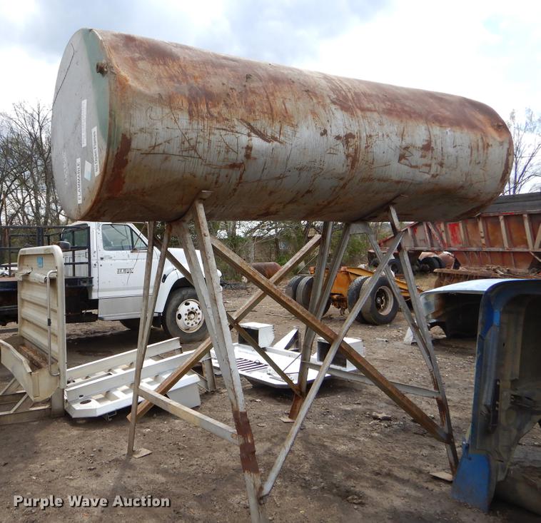 image for item EJ9848 (2) tanks