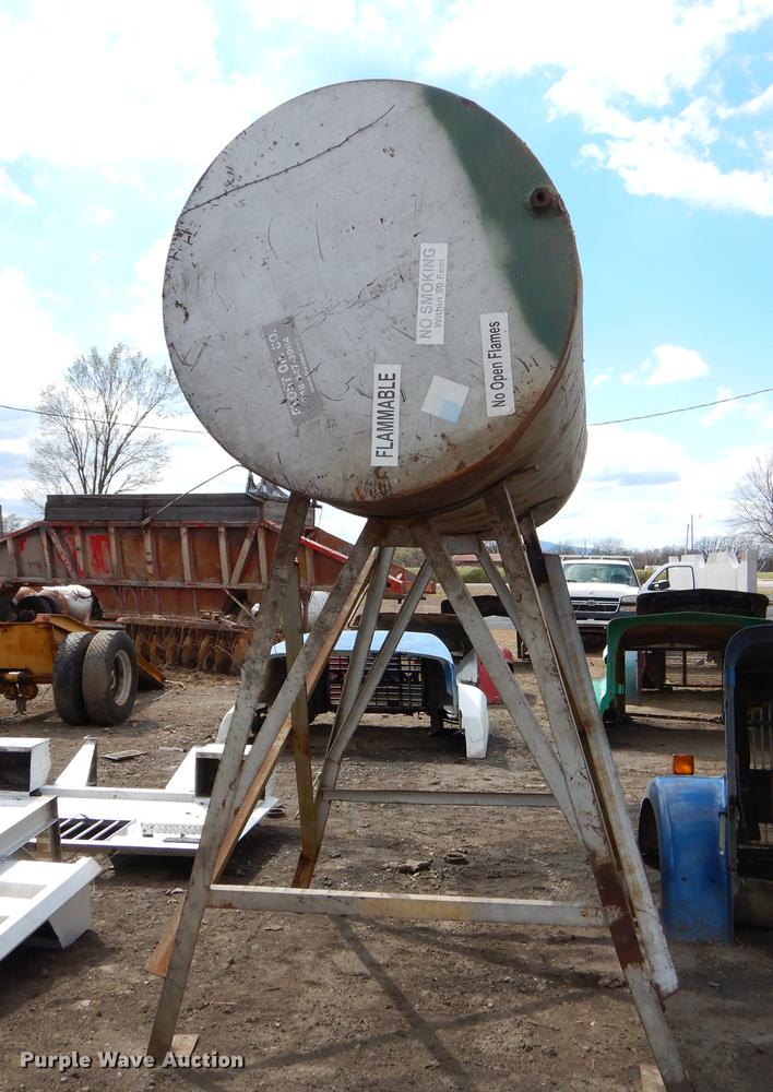 image for item EJ9848 (2) tanks