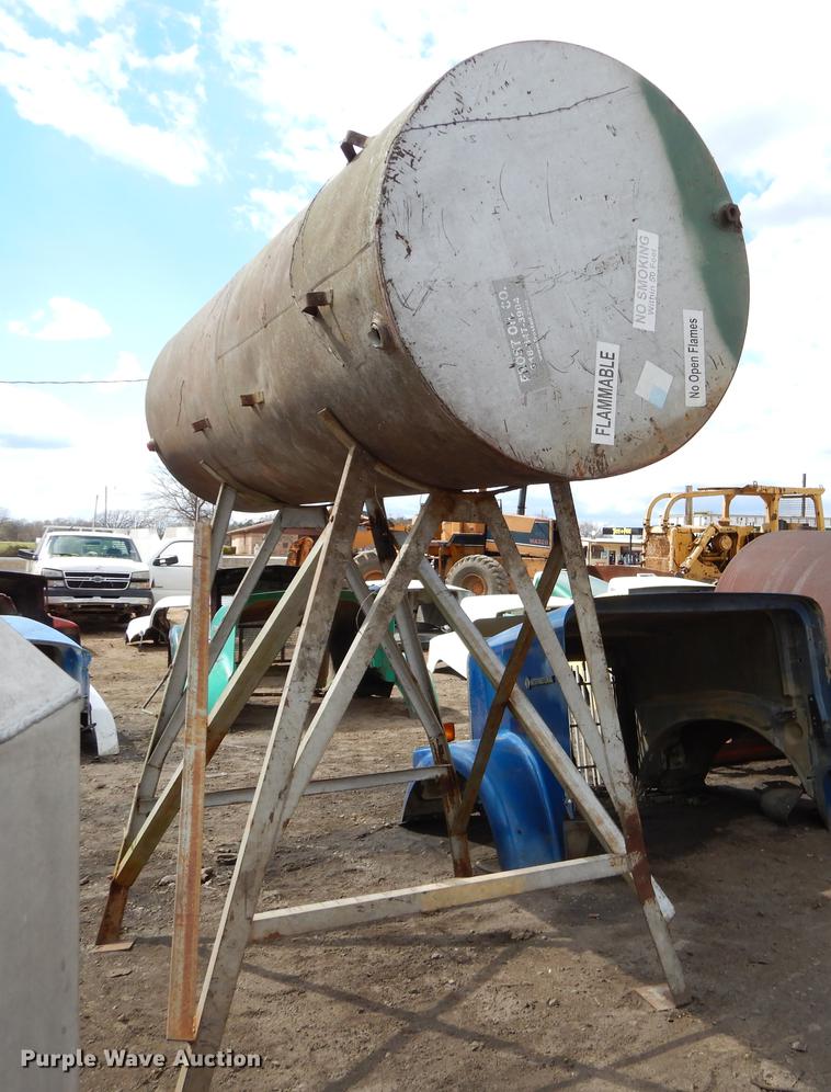 image for item EJ9848 (2) tanks