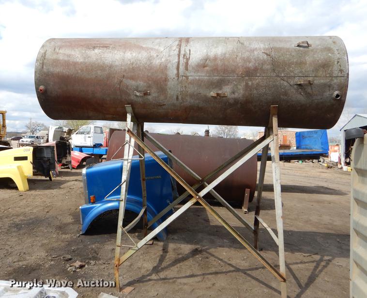 image for item EJ9848 (2) tanks