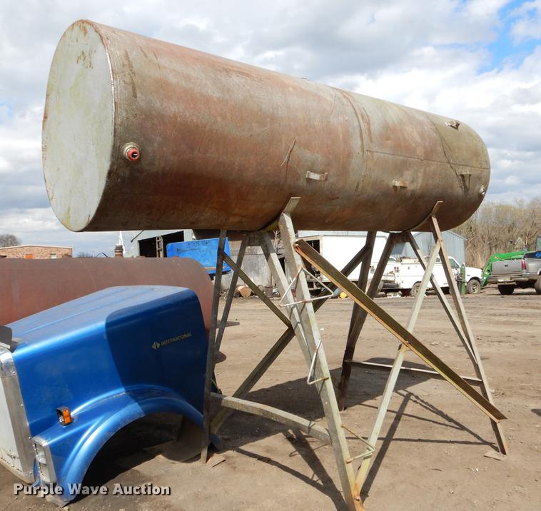 image for item EJ9848 (2) tanks