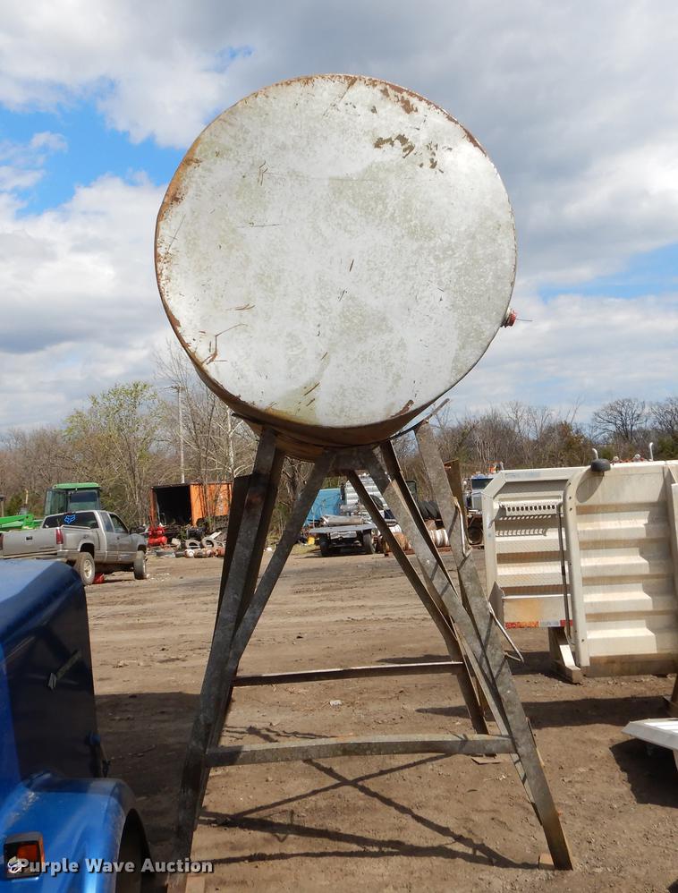 image for item EJ9848 (2) tanks