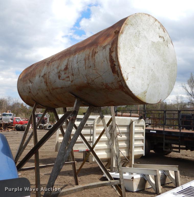 image for item EJ9848 (2) tanks