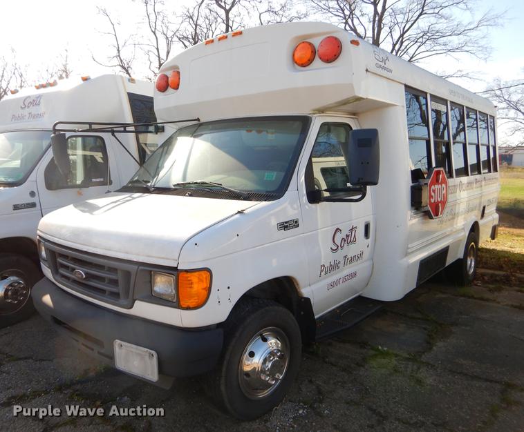 image for item EJ9855 2005 Ford E450 shuttle bus