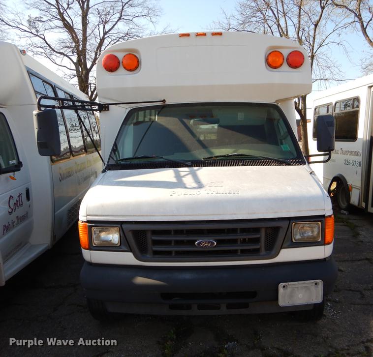 image for item EJ9855 2005 Ford E450 shuttle bus