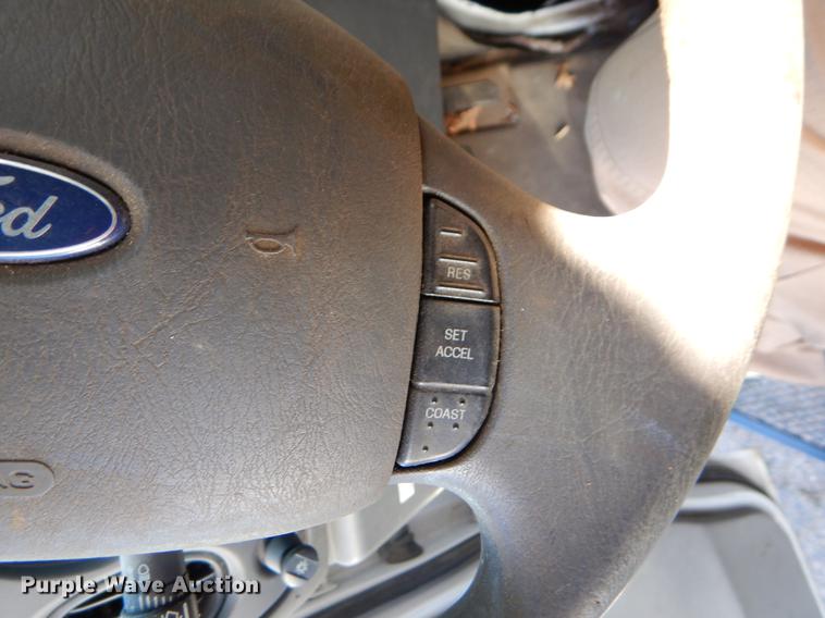 image for item EJ9855 2005 Ford E450 shuttle bus