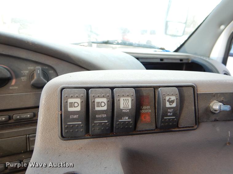 image for item EJ9855 2005 Ford E450 shuttle bus