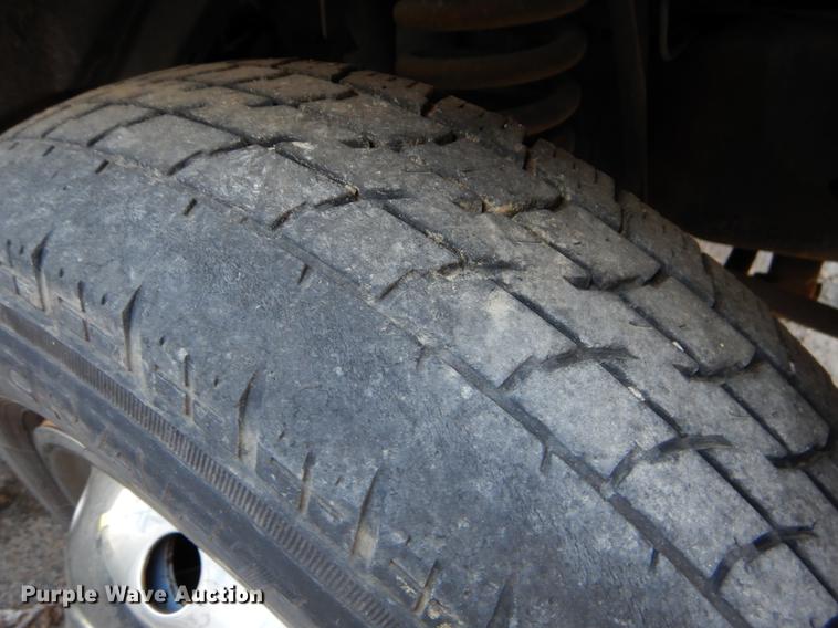 image for item EJ9855 2005 Ford E450 shuttle bus