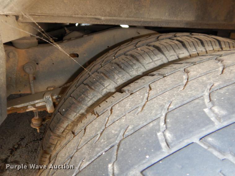 image for item EJ9855 2005 Ford E450 shuttle bus