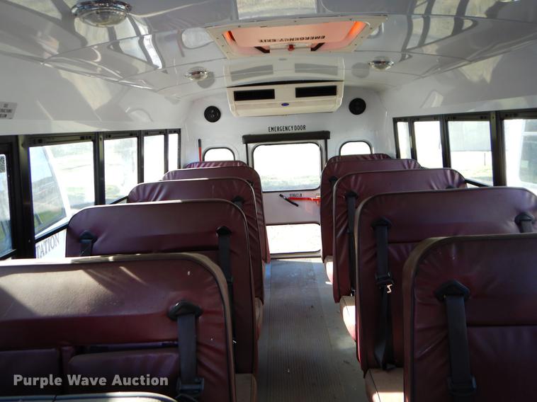 image for item EJ9855 2005 Ford E450 shuttle bus