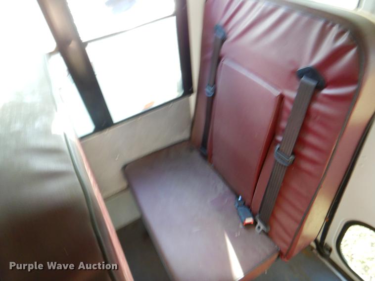 image for item EJ9855 2005 Ford E450 shuttle bus