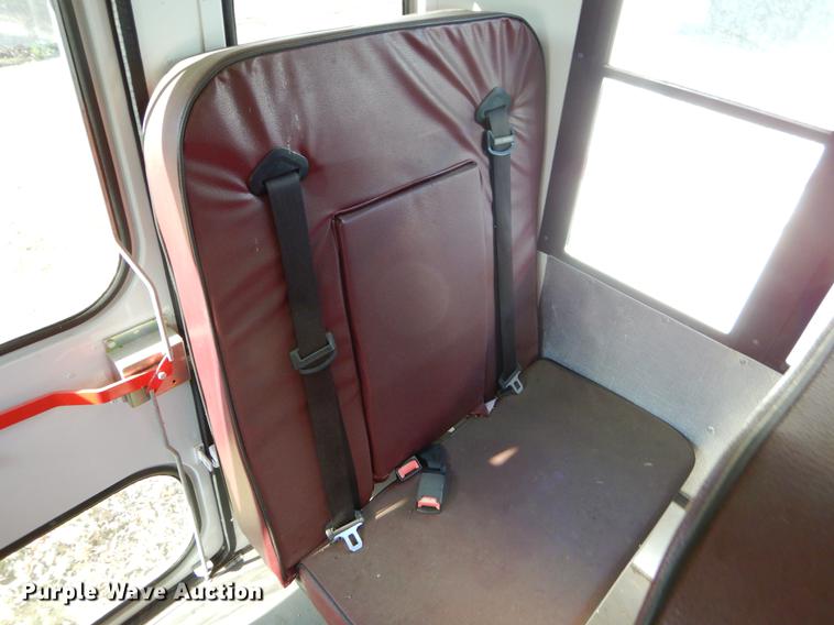 image for item EJ9855 2005 Ford E450 shuttle bus