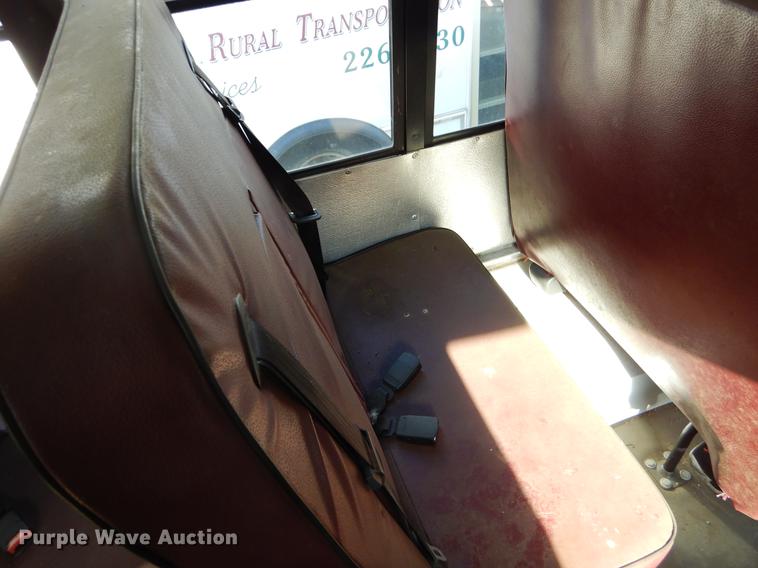 image for item EJ9855 2005 Ford E450 shuttle bus