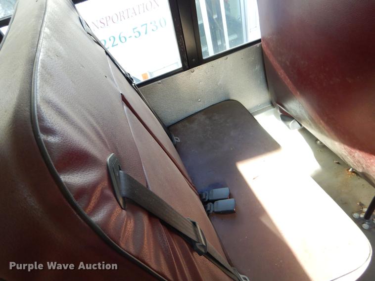 image for item EJ9855 2005 Ford E450 shuttle bus