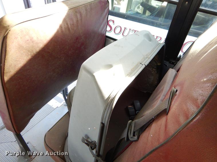 image for item EJ9855 2005 Ford E450 shuttle bus