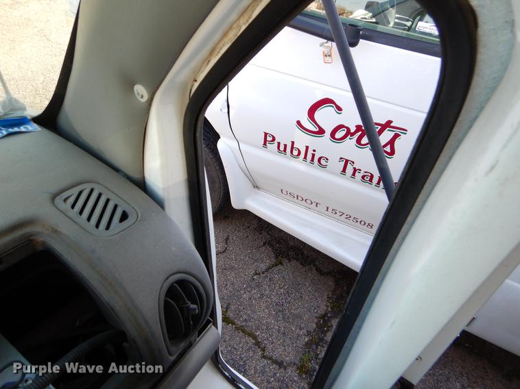 image for item EJ9855 2005 Ford E450 shuttle bus