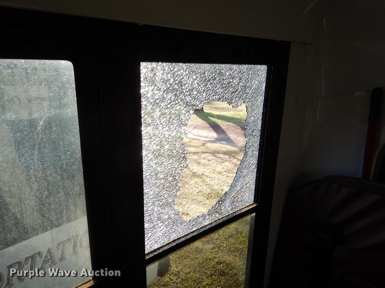 image for item EJ9855 2005 Ford E450 shuttle bus