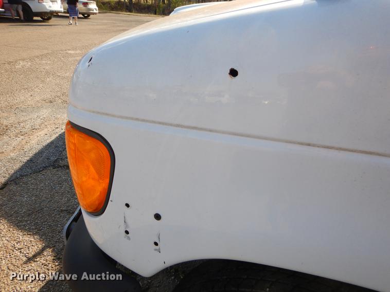 image for item EJ9855 2005 Ford E450 shuttle bus