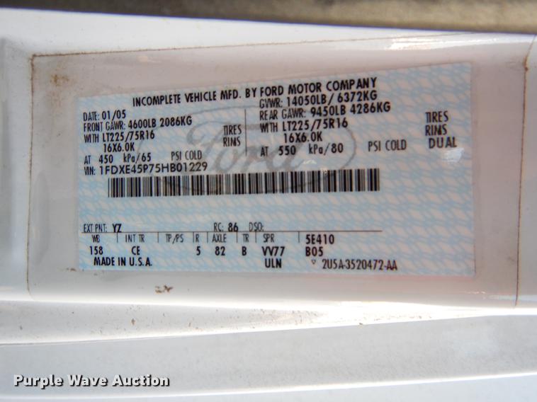 image for item EJ9855 2005 Ford E450 shuttle bus