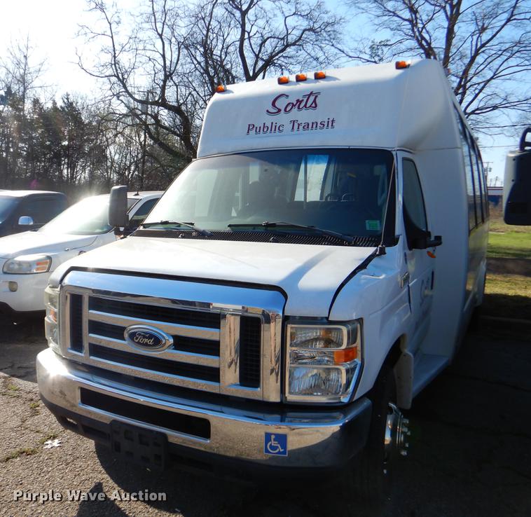 image for item EJ9856 2009 Ford E450 shuttle bus