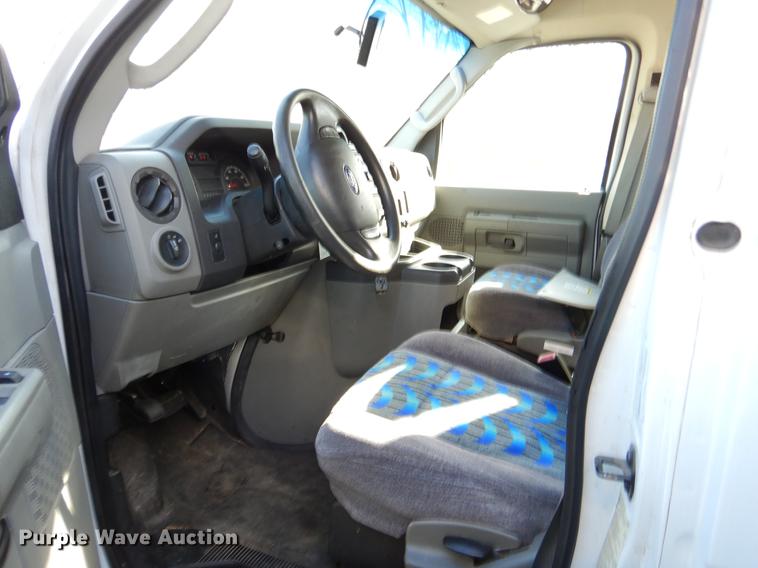 image for item EJ9856 2009 Ford E450 shuttle bus