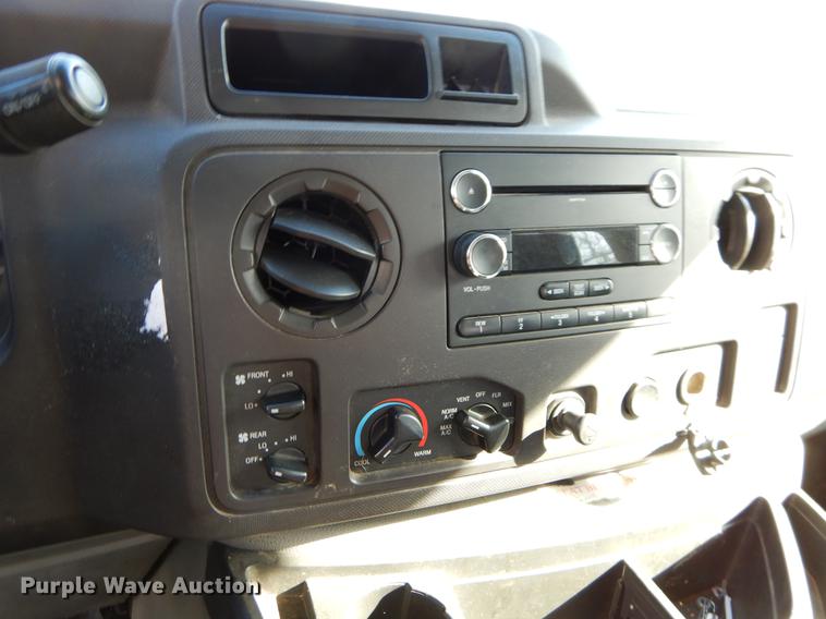 image for item EJ9856 2009 Ford E450 shuttle bus