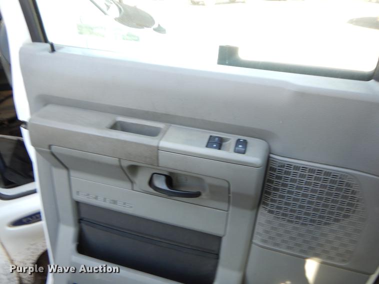 image for item EJ9856 2009 Ford E450 shuttle bus