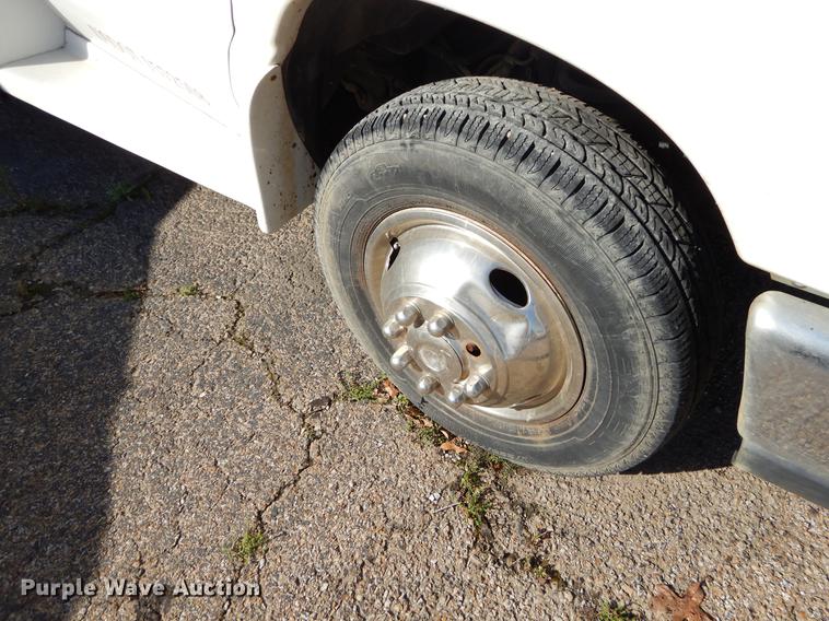 image for item EJ9856 2009 Ford E450 shuttle bus