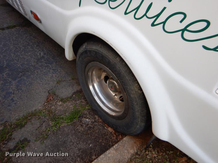 image for item EJ9856 2009 Ford E450 shuttle bus