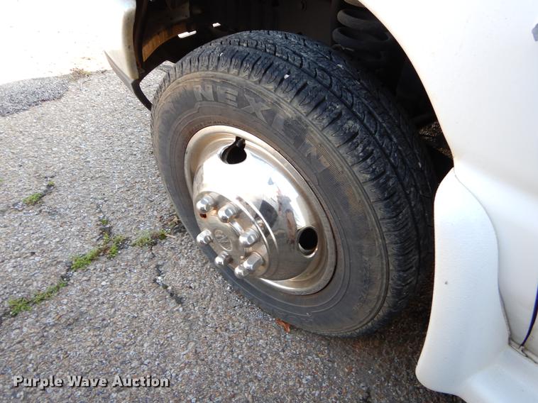 image for item EJ9856 2009 Ford E450 shuttle bus