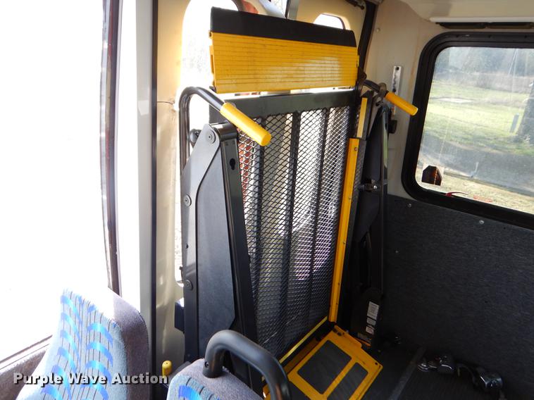 image for item EJ9856 2009 Ford E450 shuttle bus