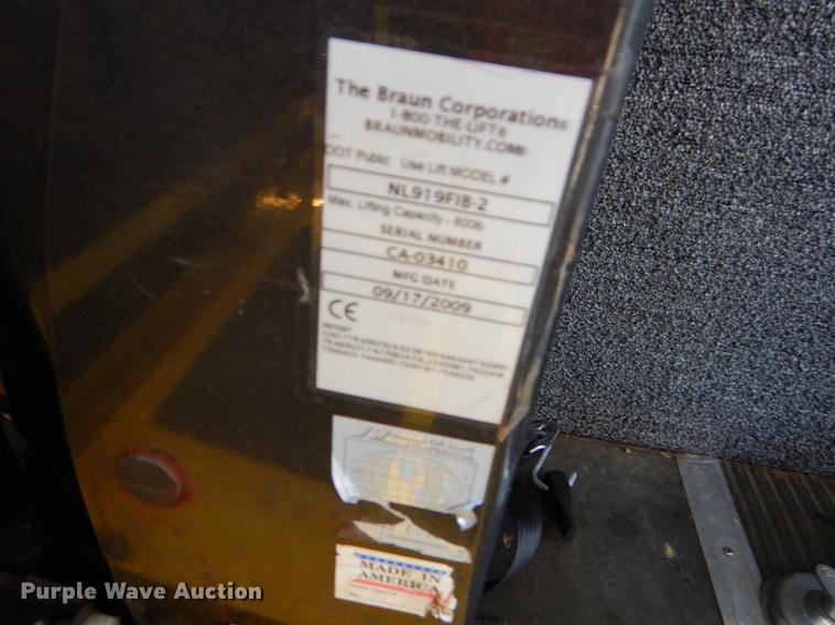 image for item EJ9856 2009 Ford E450 shuttle bus