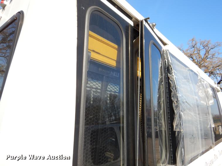 image for item EJ9856 2009 Ford E450 shuttle bus