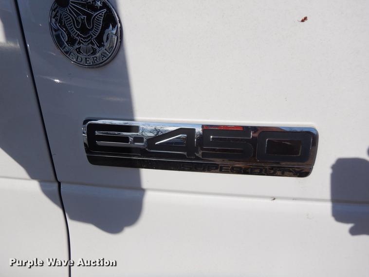 image for item EJ9856 2009 Ford E450 shuttle bus