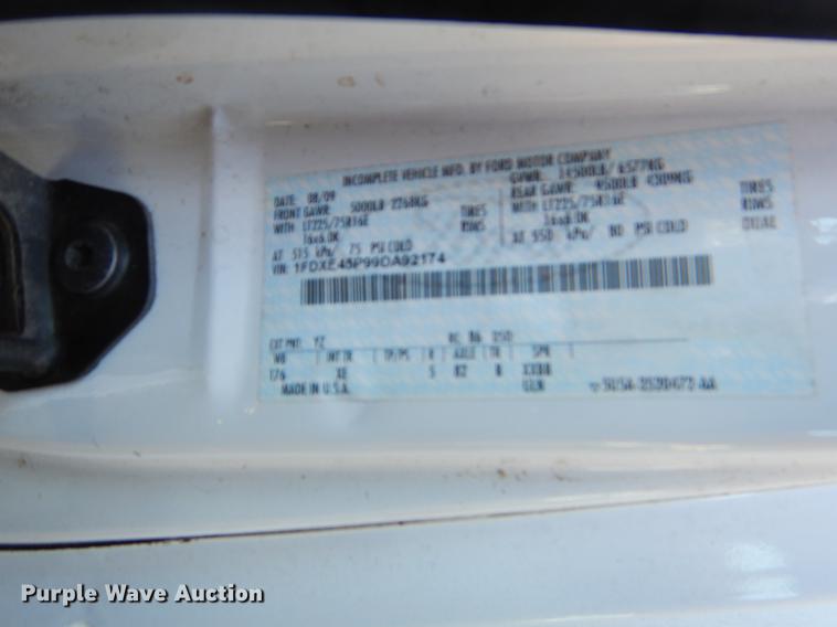 image for item EJ9856 2009 Ford E450 shuttle bus