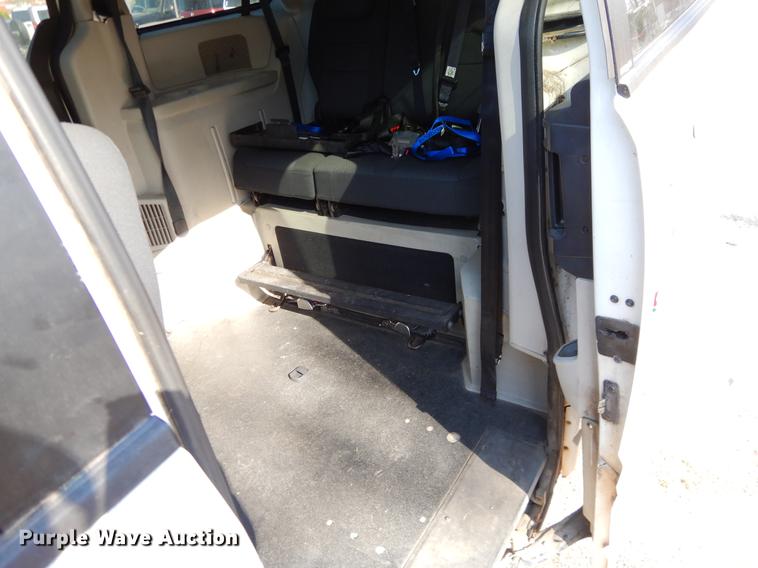 image for item EJ9859 2010 Dodge Grand Caravan SE handicap accessible van