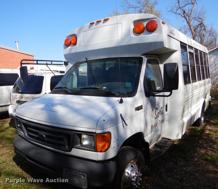 image for item EJ9861 2005 Ford E450 shuttle bus