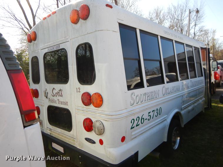 image for item EJ9861 2005 Ford E450 shuttle bus