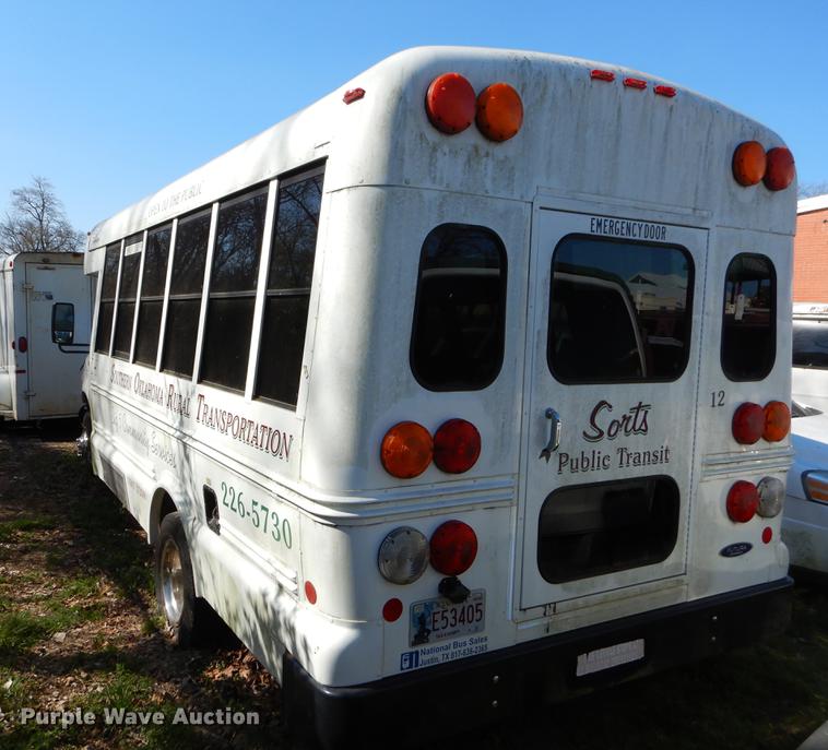 image for item EJ9861 2005 Ford E450 shuttle bus