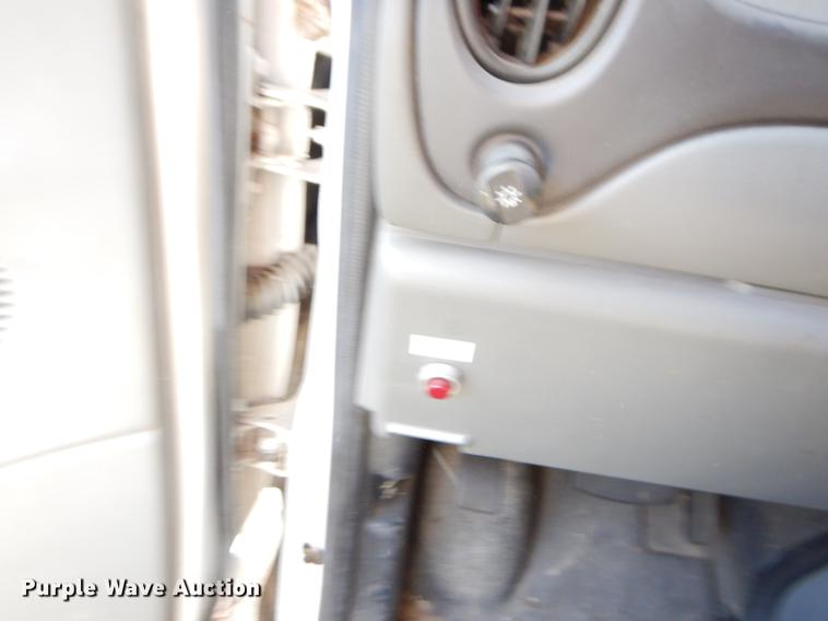 image for item EJ9861 2005 Ford E450 shuttle bus