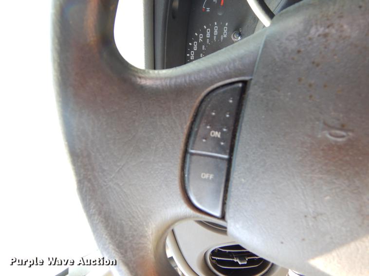 image for item EJ9861 2005 Ford E450 shuttle bus