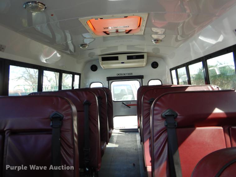 image for item EJ9861 2005 Ford E450 shuttle bus