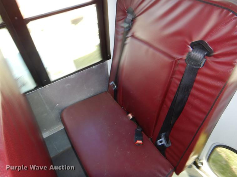 image for item EJ9861 2005 Ford E450 shuttle bus